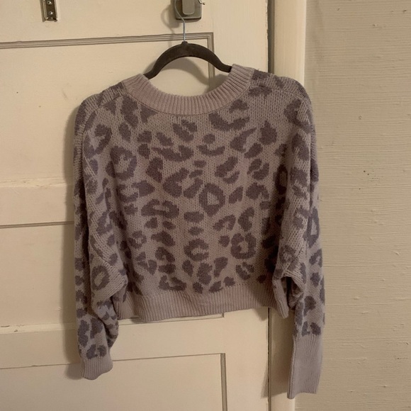 Gray cheetah print Sweater - Picture 4 of 5
